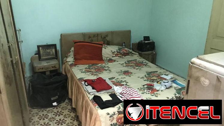 Vendo casa en Centro Habana de 3/4 y demas comodidades. Carlos móvil 52914572.