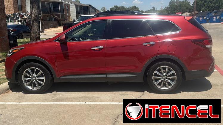 Hiunday Santa Fe 2017  .esta en la habana   En 23 mil usd. con 120 mil millas. 3 fila de asientos  hicht para ponerle tr