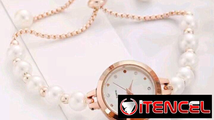 Reloj de cuarzo con perlas