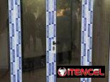 Puertas dobles de aluminio