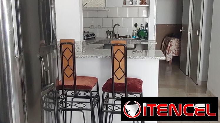 Renta lineal , Jovellar, apto 1er piso, balcón a la calle, para 1 o 2 personas,con 1 habit climatizada