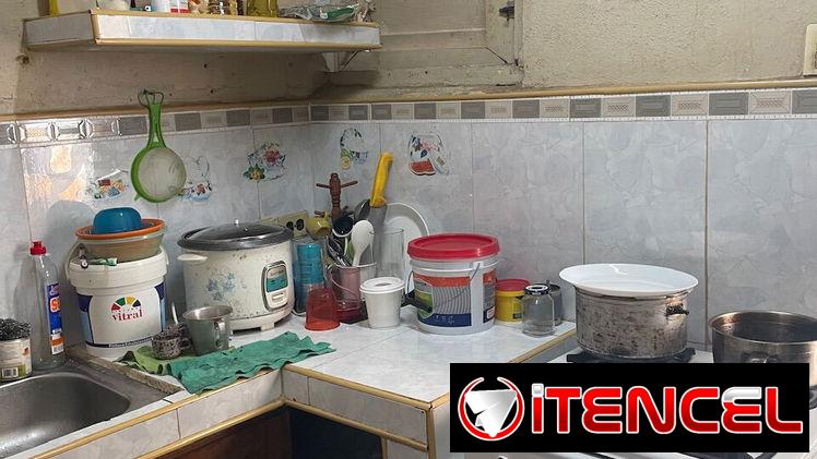 SE PERMUTA  2* 1APTO EN  LA HABANA VIEJA DENTRO LUZ AGUA Y GAS SIN PROBLEMA Y OTRO EN UN SOLAR POR UNO DE 2 HABITACIONES