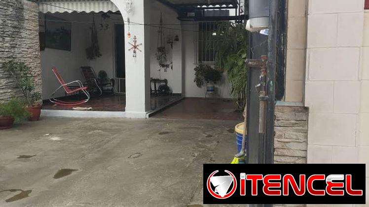 Casa Playa 5/4, 4 baños,con piscina, garage, no patio por 84y13 110mRoxana 53582376
