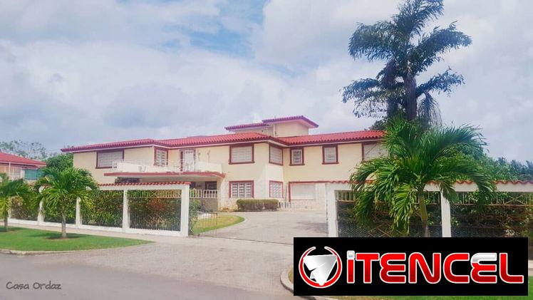 Casa de lujo con piscina grande en renta,  Reparto Siboney,  La Habana Cuba +53 52463651 WhatsAp ,O