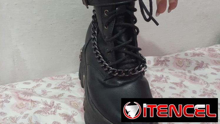 Vendo estas botas roqueras, con tan solo 1 mes de uso por eso en buen precio