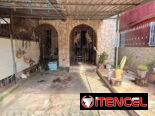 Ofertaaa biplanta en bajos con carporshe,3 cuartos y amplio patio trasero 245 metros en total. Aproveche e invierta!!!!