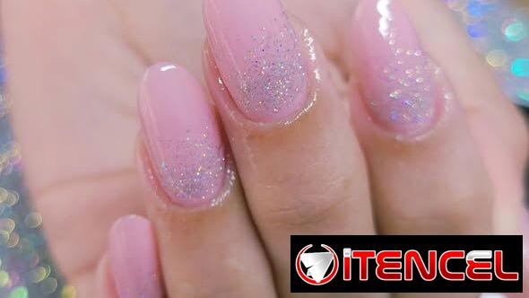 MANICURA DE CALIDAD. PRECIOS ASEQUIBLES. ARREGLO DE UÑAS CON POLYGEL Y RUBBER BASE