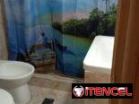 Rento apartamento en Playa por 31 y 42. Con 3 cuartos, 2 baños y terraza a la calle. Se aceptan niños. Tiempo indefinido