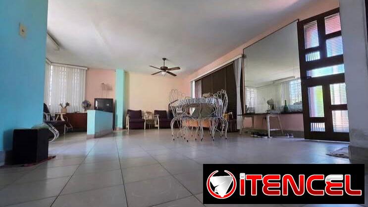 CASA CASA NUEVO VEDADO 6/4 4 BAÑOS 150MIL 53582376