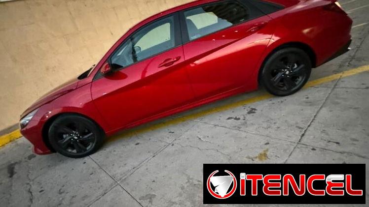 Vendo un buceo, Hyundai Elantra, 2022 con 25,000 millas. Carro automatico importado