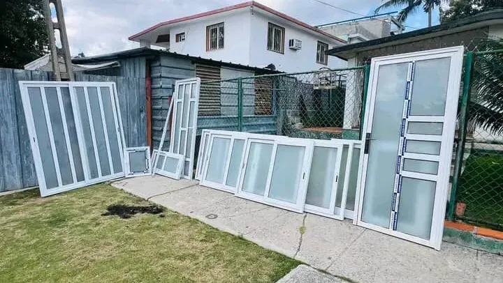 CARPINTERIA DE ALUMINIO OFERTASO 170 USD EL METRO CUADRADO REBOLICO
