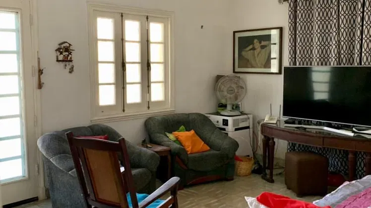 Casa de dos Niveles totalmente independiente a pocos metros de 13 y 86
