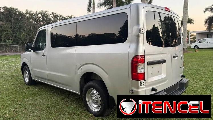 Minivan Nissan