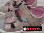 Vendo zapaticos de uso para niña y niño. Sandalias, boticas, y sandalias cerradas.