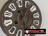 Reloj muy antiguo de pared. Objeto de colección o para ambientación