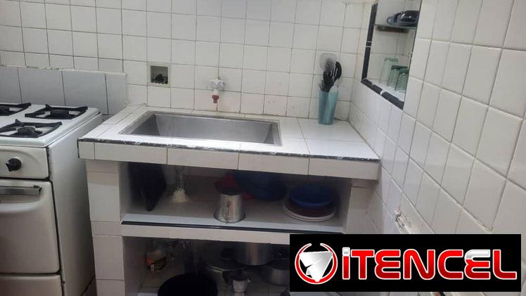 SE RENTA CASA DE DOS HABITACIONES EN A 3 CUADRAS DE LA PLAYA DE GUANABO.54026428