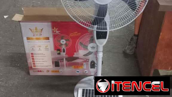 Ventilador recargable JMD de pedestal 18″