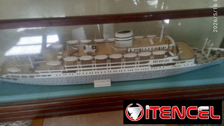Maqueta de barco mercante