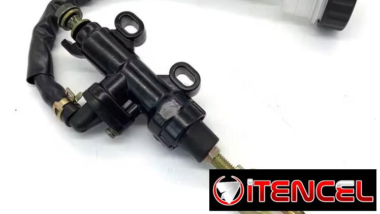 Bomba de freno para moto completa con su deposito de liquido de freno ideal para disco trasero.