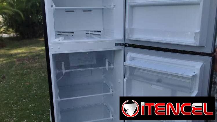 Refrigerador  11.2 pies con dispensador marca Royal congelación seca inverter precio $550 USD con transporte incluido