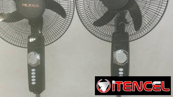 Dos ventiladores 16″ de pie RECARGABLE