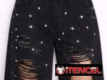 Short de mujer con diamantes, roto