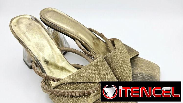 Zapatos tacones cuadrados dorados