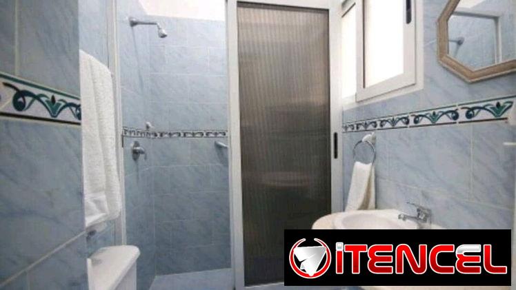 Renta de moderno apartamento a media cuadra de 23 y malecón