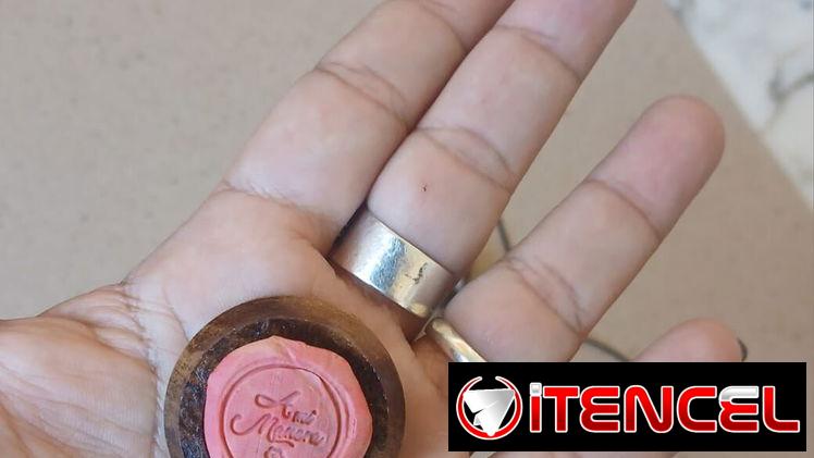 Cuños, gafetes, bolígrafos, etiquetas. Todo personalizado