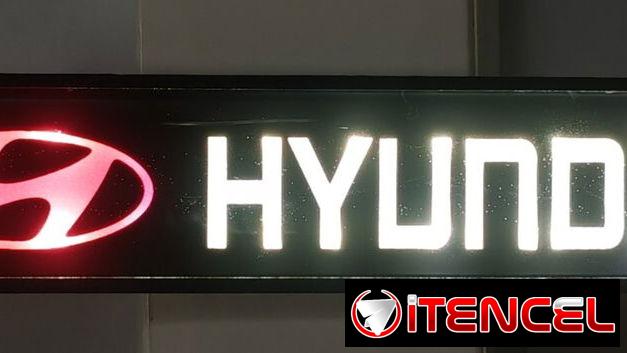 HYUNDAI EMBELLECEDOR LUMINICO