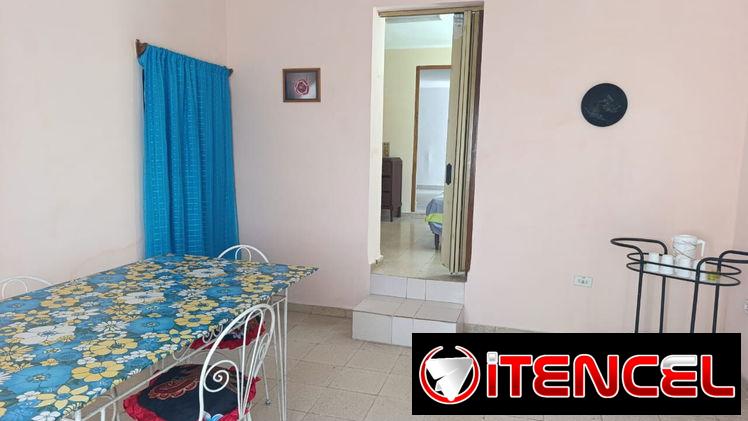 Se renta apartamento independiente.