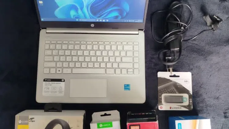 330USD Laptop HP EliteBook  De uso, impecable