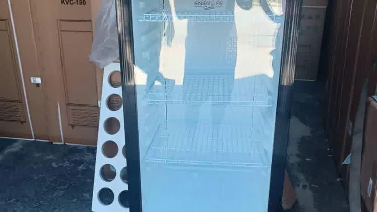 Exibidor enerlife de 7 pies  Trae las parrillas  No es inverter  480 usd con 🚗 incluida