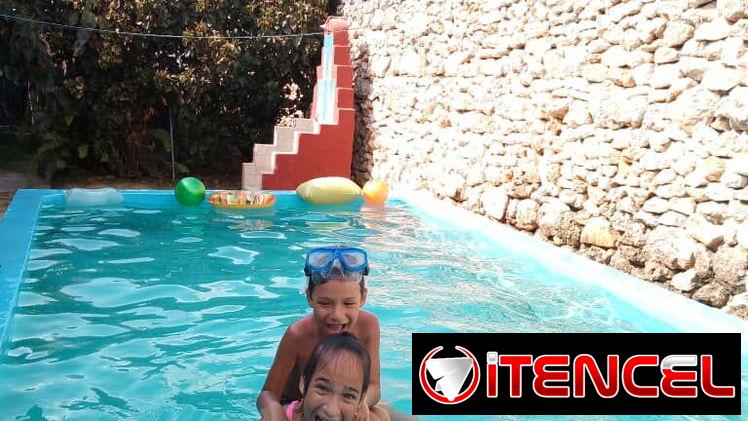 SE RENTA CASA DE 3 HABITACIONES CON SU PISCINA EN LA PLAYA DE GUANABO. 54026428