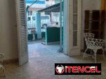 Bajos de biplanta en Playa con amplio estacionamiento, jardín cementado 21/2 habitaciones 2 baños, patio, teléfono gas