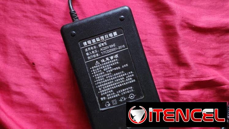 En venta cargador de moto 72V 3A