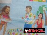 Piscina para niños con salvavidas, pelota y parche de reparación.. Mide 1.32m de diámetro x 28cm de alto. Marca Intex
