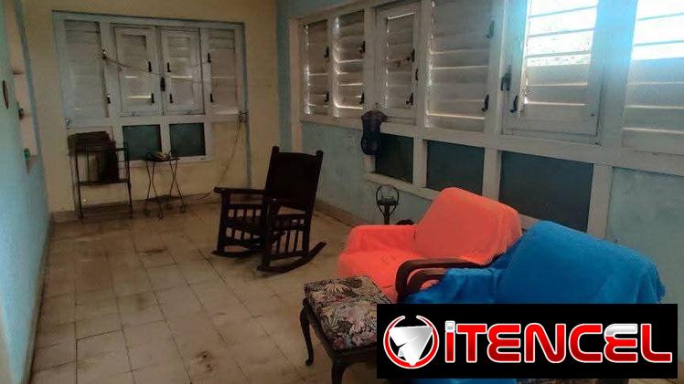 Amplio biplanta en altos en Marianao, con 4 habitaciones y 3 baños !!!