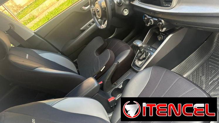 Vendo o negocio Kia Río 20 20 el panameño motor 1.4 caja sexta