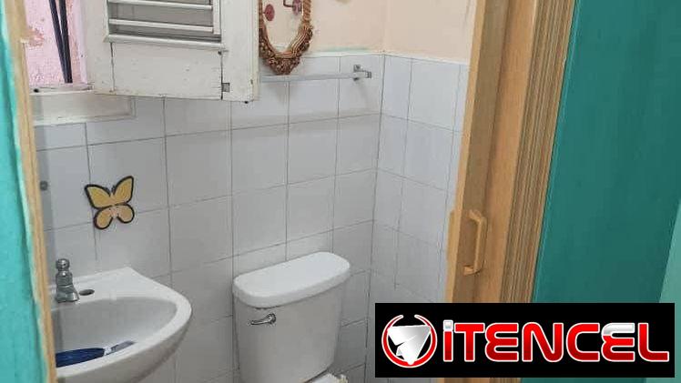 Venta de casa puerta de calle en el Reparto Rocafort