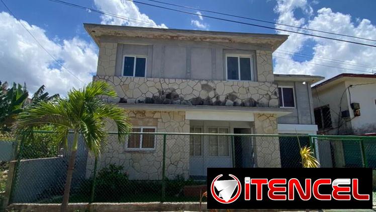 Se vende casa biplanta en el Reparto Náutico, Playa.