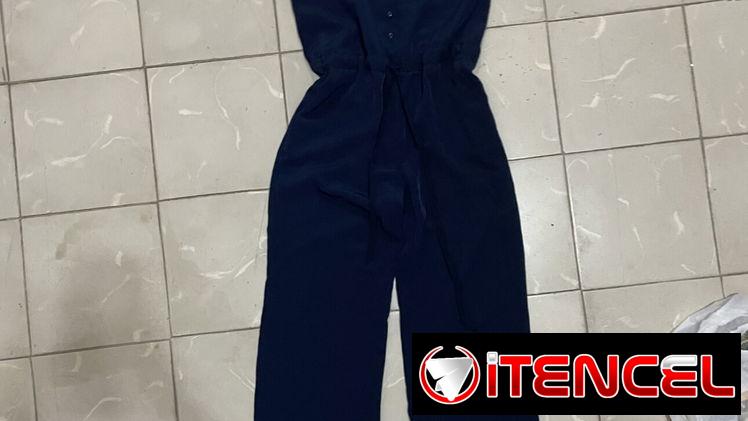 conjunto elegante de mujer marca Stradivarius, mono pantalón de mujer marca Stradivarius