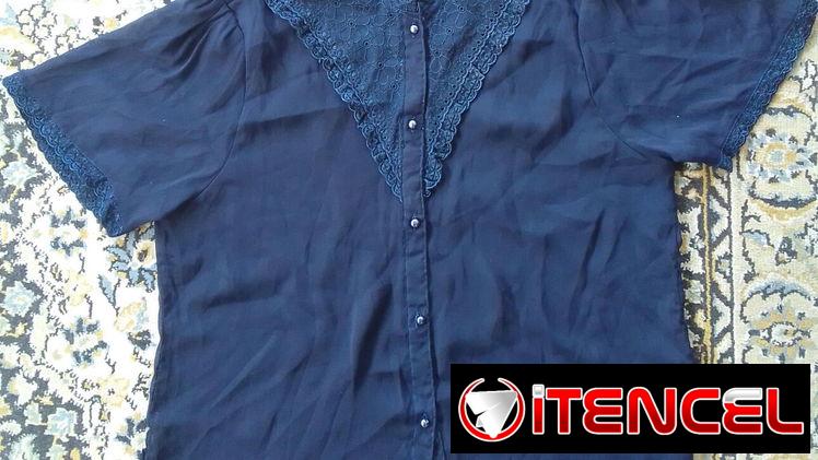 Blusa azúl oscura (Talla L)