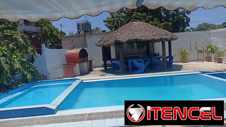 Piscina con recirculación y jacuzzi en renta  ,Playa de Guanabo +53 52463651 , 10 cuadras del mar , Y