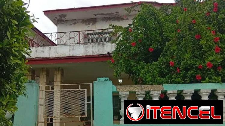 Venta de casa de dos plantas  en la Víbora que necesita reparaciones !!!