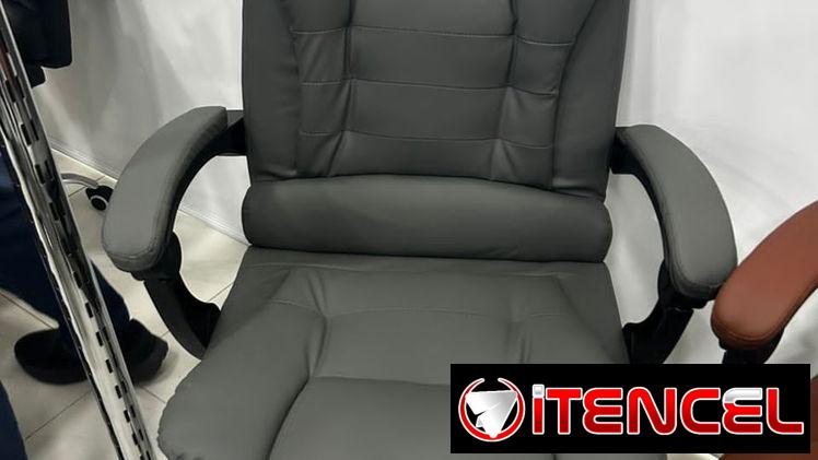 Silla de oficina y escritorio comunícate con Pedro