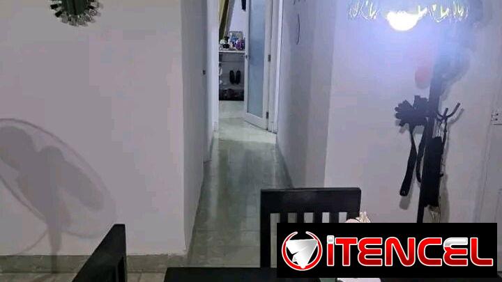 APARTAMENTO EN ALTOS 4TO PISO CERCA  DE  15 Y 17 VEDADO  🪟 CON BALCON  VISTA 🪟 AL MAR 🌊