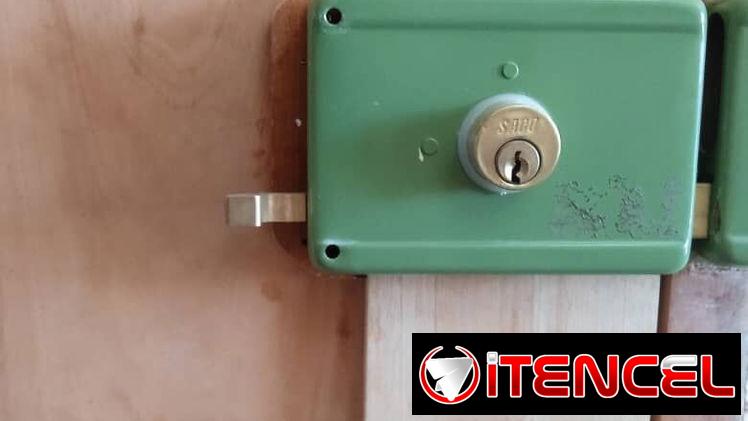 Montaje de Yales, Picaportes y Cerraduras (OJO: Puertas de madera.) 🔐