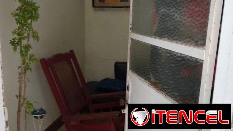 SE VENDE APARTAMENTO EN PLANTA BAJA INTERIOR DE UNA HABITACIÓN MUY CERCA DEL HABANA LIBRE
