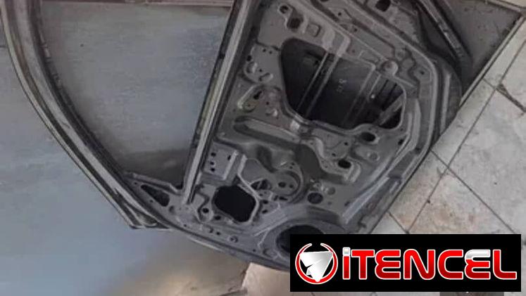 Varias partes y piezas nuevas de Renault Scala.